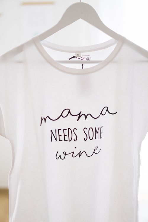 mellowwords-shirt-mama-needs-some-wine-2