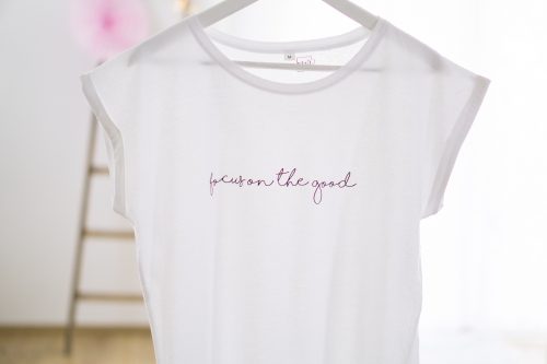 mellowwords-shirts-focus-on-the-good-1